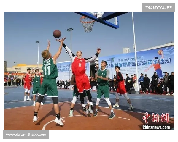 广东男篮球迷嘉年华活动举行，新老球员与球迷亲密互动