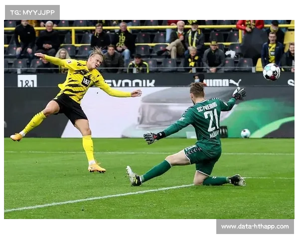 弗赖堡1-1逼平多特蒙德，铃木唯人射门中梁错失绝杀